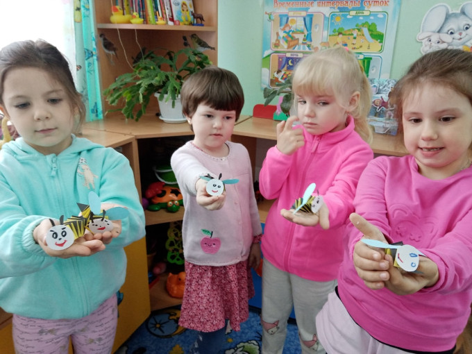 День пчел День пчел.